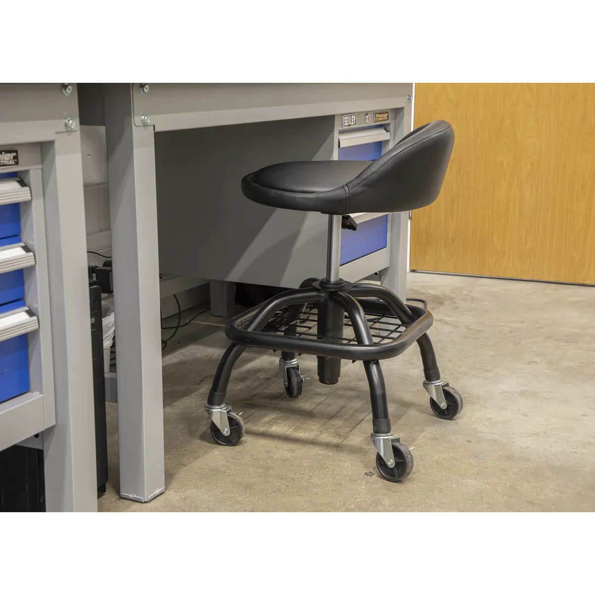 Creeper Stool Pneumatic with Adjustable Height Swivel Seat & Back Rest